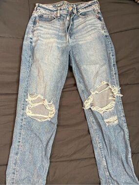 American Eagle Outfitters Light Blue Distressed Mom Jeans
